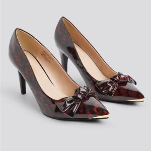 Printed 3in wide-width heel, gold toe detail